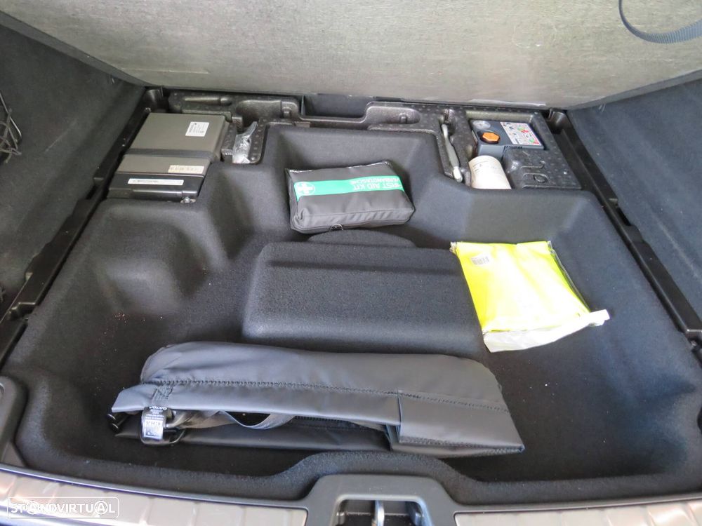 Volvo XC 60 2.0 B4 Momentum Plus - 44