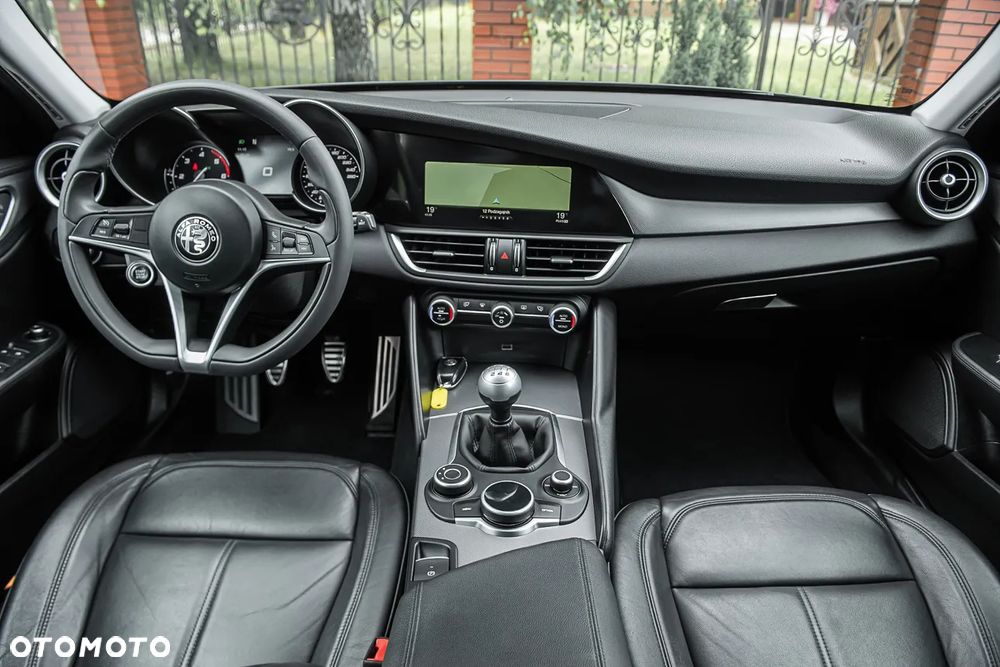 Alfa Romeo Giulia 2.2 Super - 6