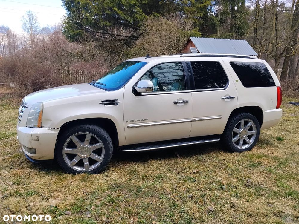 Cadillac Escalade - 1