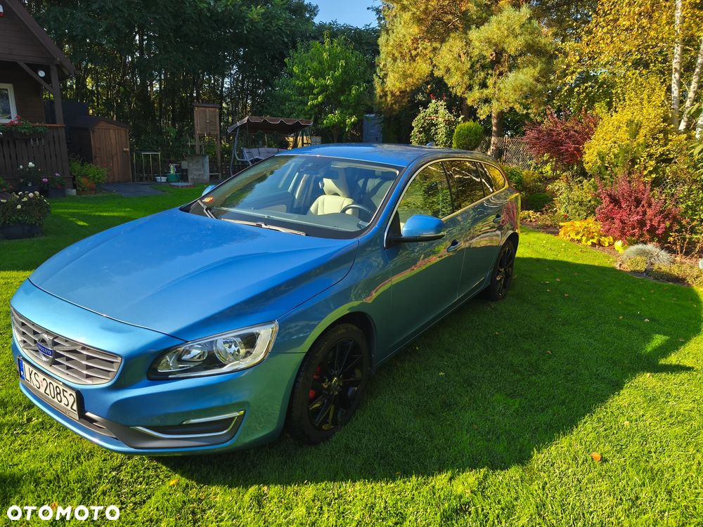 Volvo V60 D4 Momentum - 1