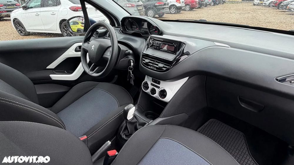 Peugeot 208 PureTech 75 Allure Pack - 11
