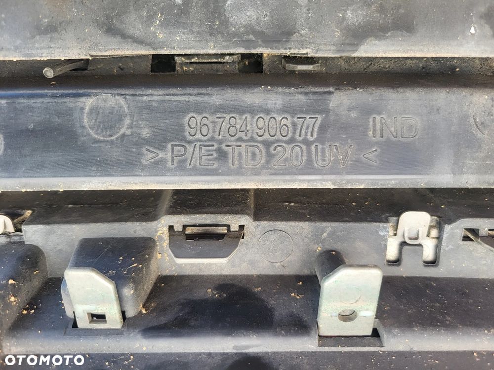 Grill atrapa Peugeot 2008 - 8