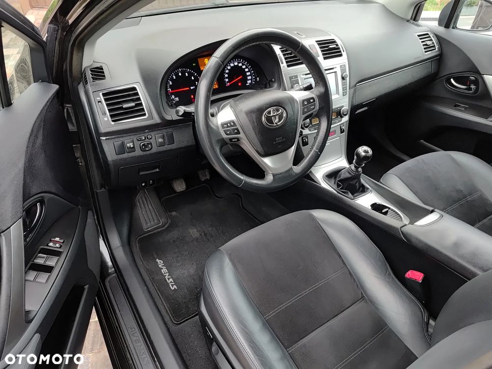 Toyota Avensis 1.8 Premium - 11