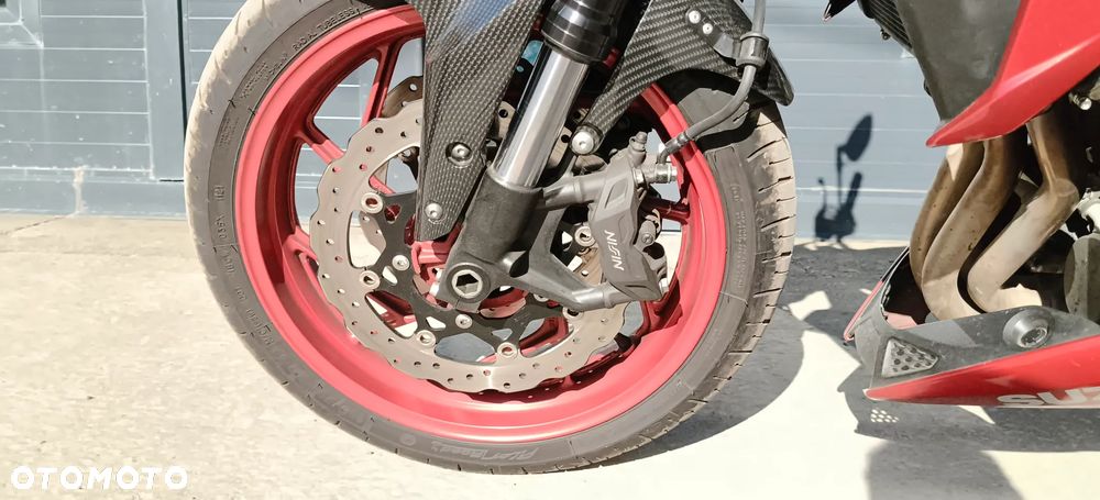 Suzuki GSX - 7