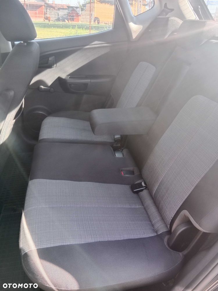 Kia Venga - 8