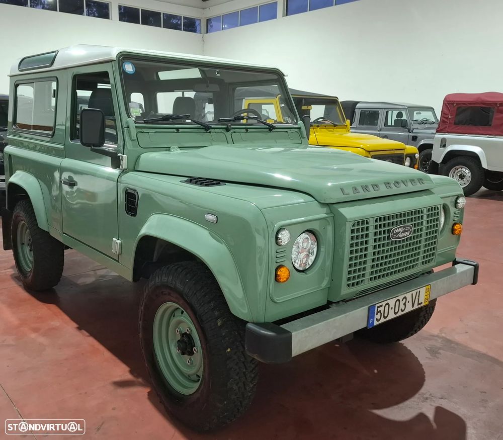 Land Rover Defender - 4
