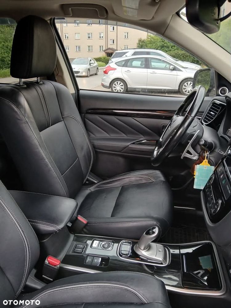 Mitsubishi Outlander - 4