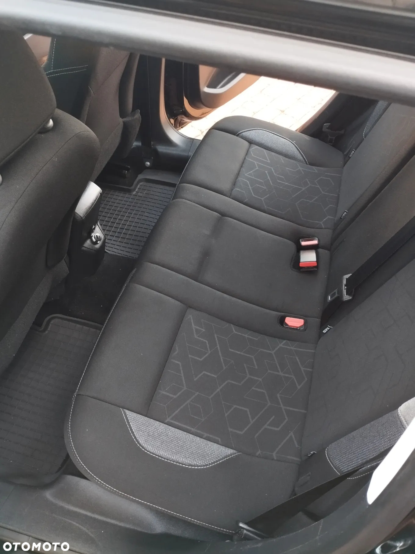 Peugeot 2008 1.6 e-HDi Allure S&S - 16