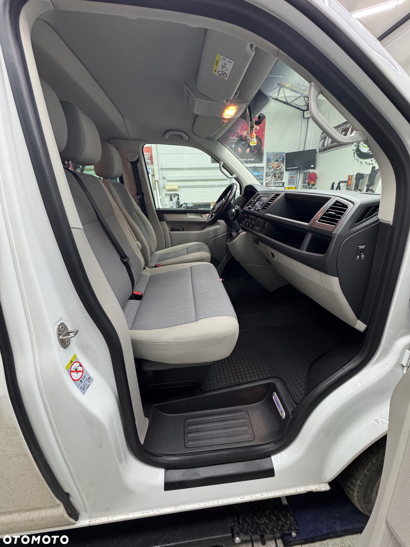 Volkswagen Caravelle 2.0 BiTDI L1 Comfortline DSG - 2