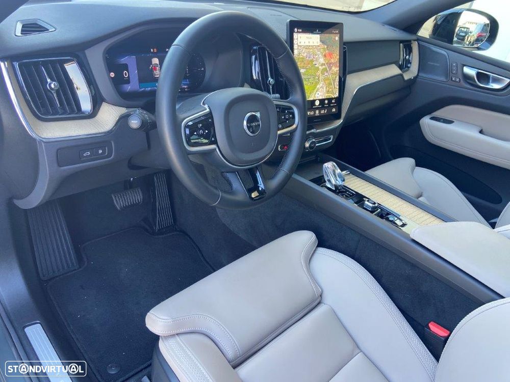 Volvo XC 60 2.0 T6 PHEV Plus Dark - 11