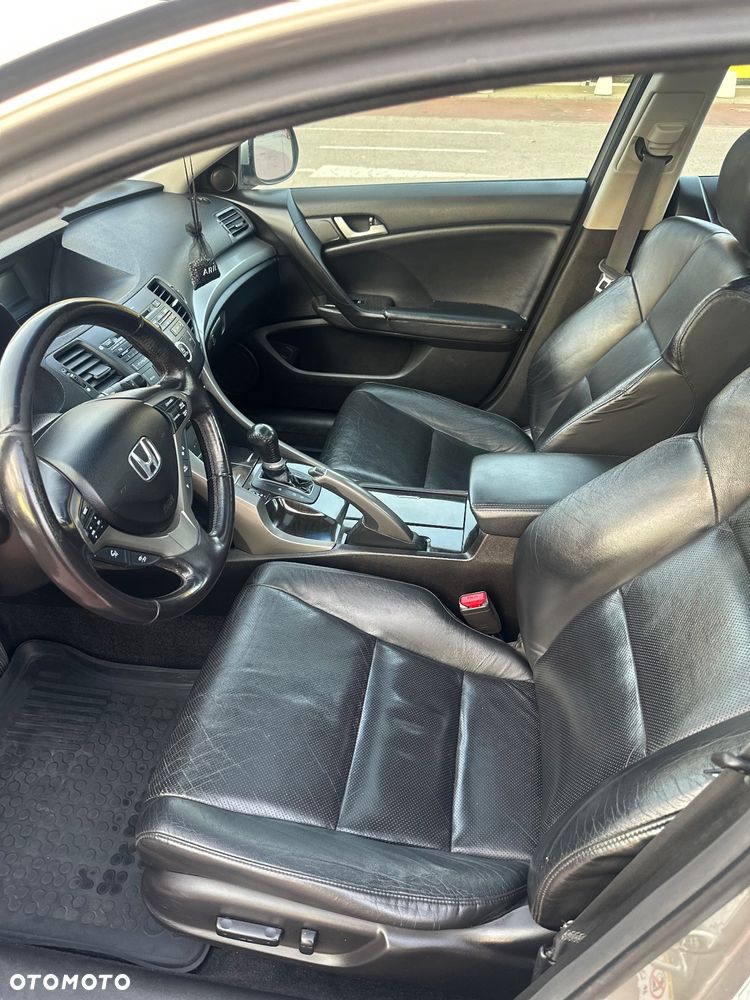 Honda Accord 2.0 Executive - 11