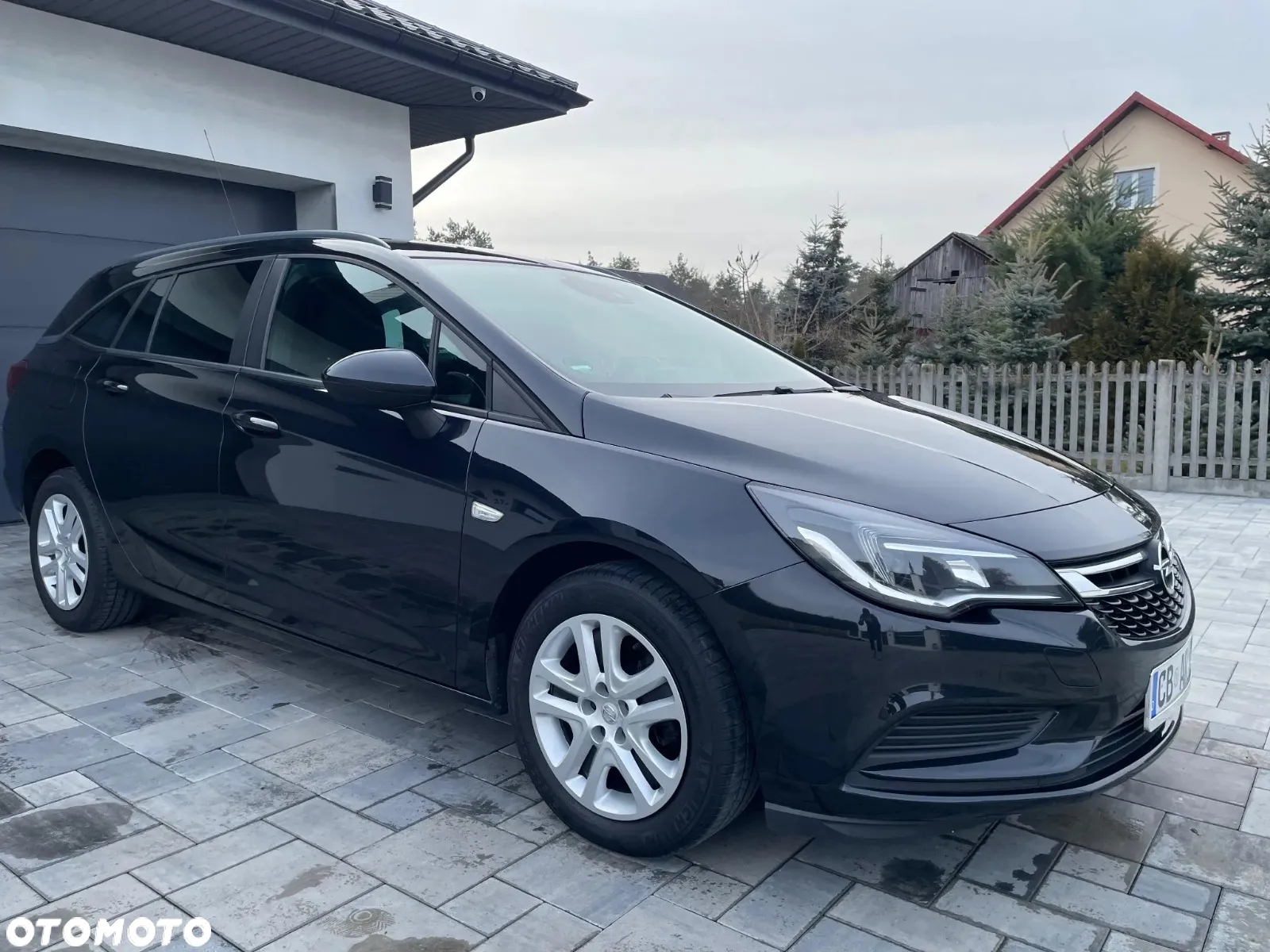 Opel Astra 1.4 Turbo 120 Jahre - 9