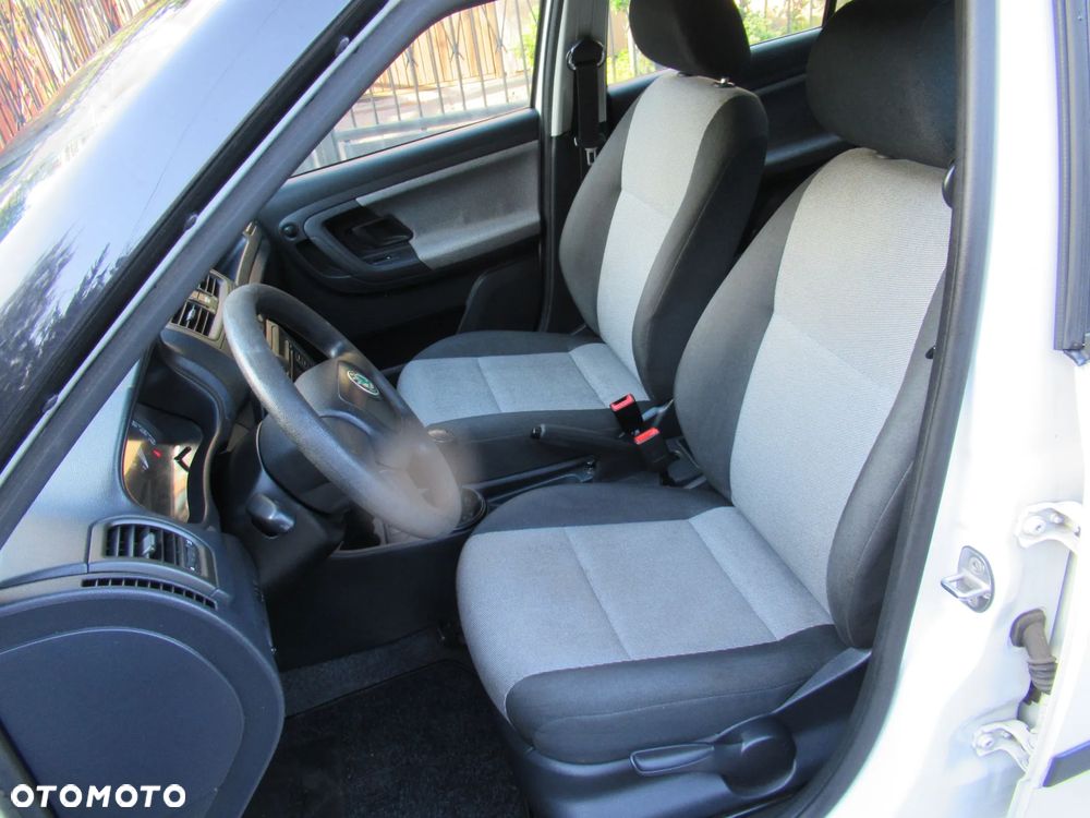 Skoda Fabia 1.2 HTP Classic - 17