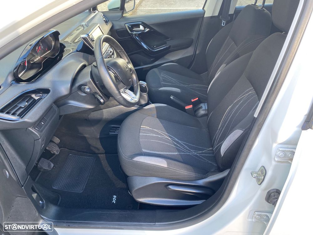 Peugeot 208 1.4 HDi SE Style - 4