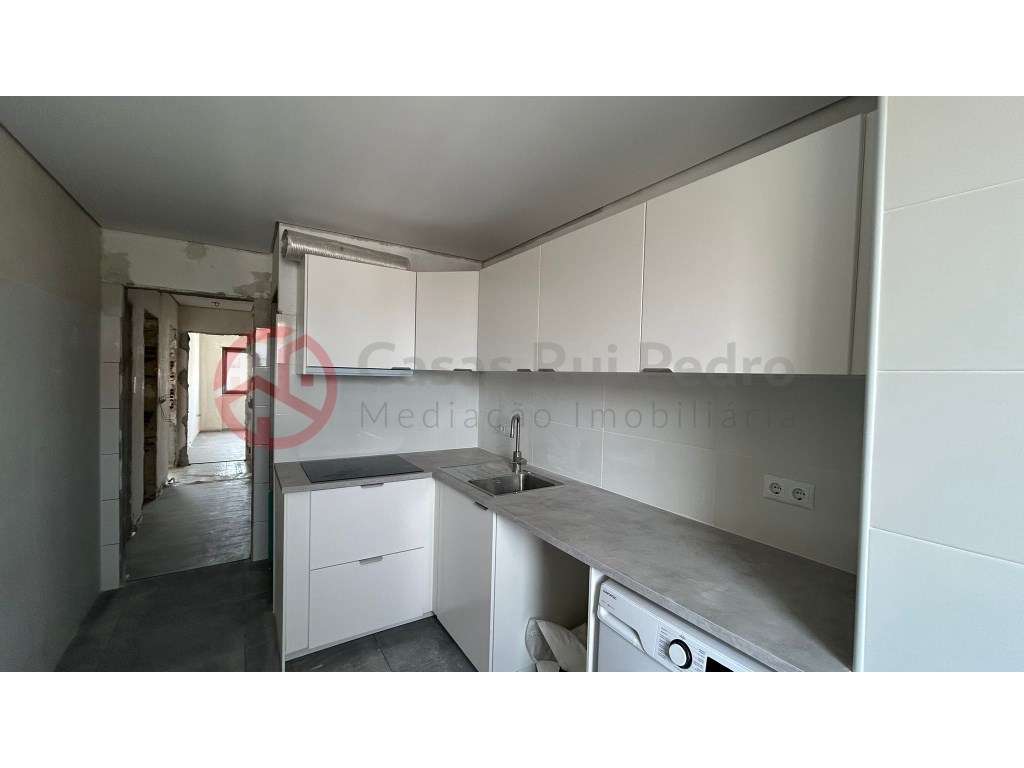 T2 TOTALMENTE REMODELADO NA BAIXA DA BANHEIRA, MOITA - Grande imagem: 3/14