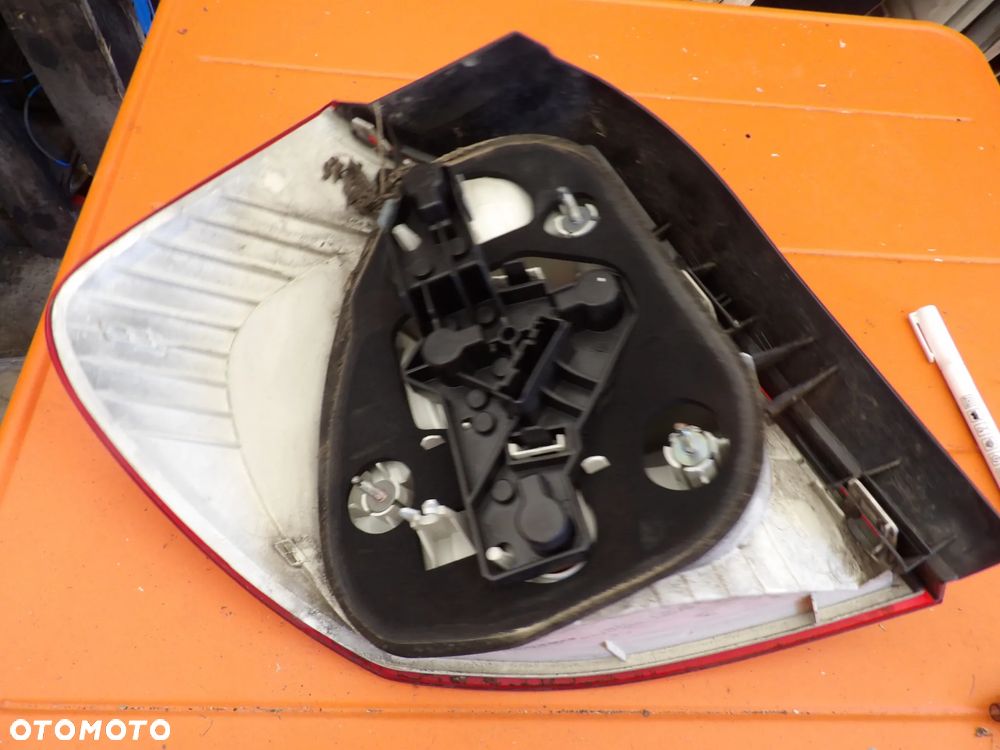 BMW - E87 - PRAWA LAMPA TYLNA - EUROPA - 2