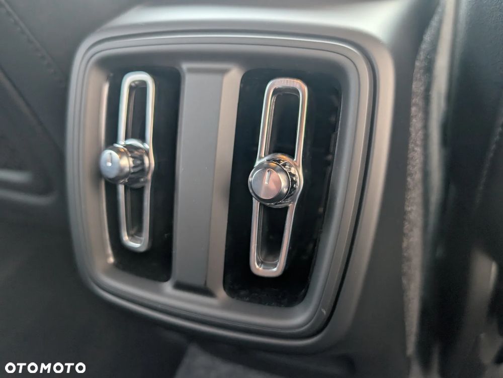Volvo XC 40 B4 AWD Ultimate Dark - 29