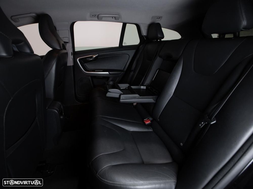 Volvo V60 Cross Country - 10
