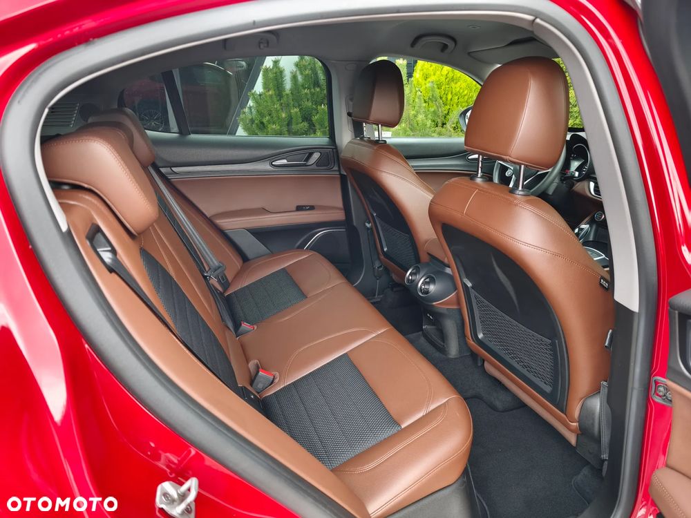 Alfa Romeo Stelvio - 13