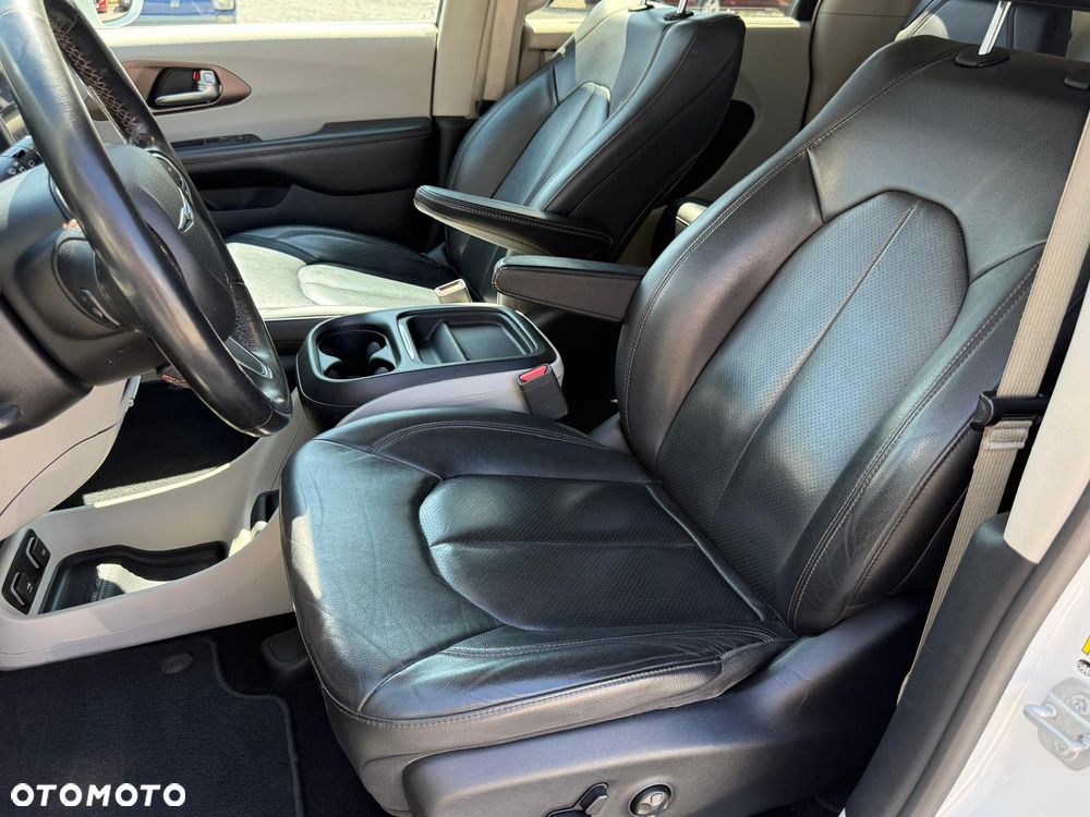 Chrysler Pacifica - 28