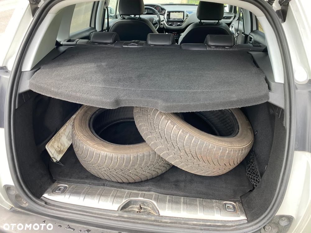 Peugeot 2008 1.2 Pure Tech Active S&S EAT6 - 17