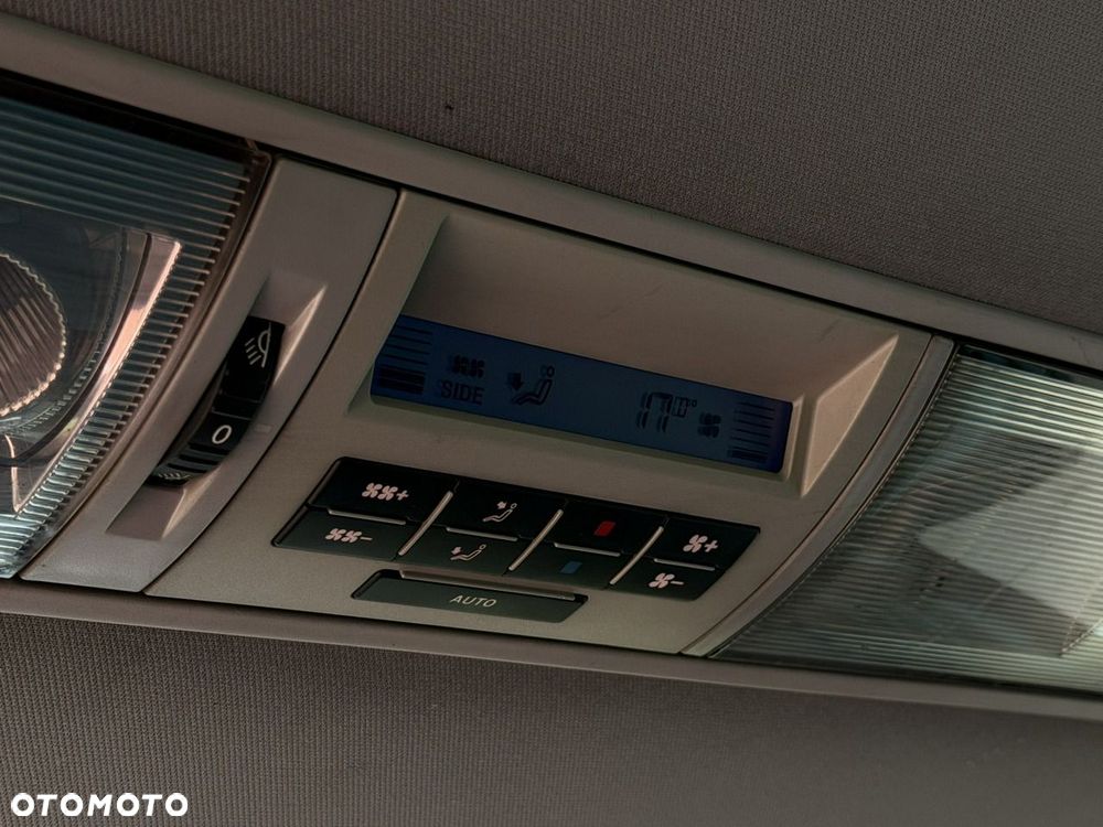 Volkswagen Multivan - 20