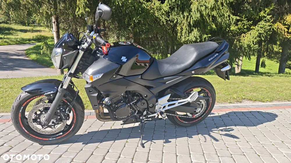 Suzuki GSR - 2