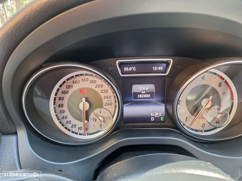 Mercedes-Benz CLA 220 CDI 7G-DCT AMG Line - 11