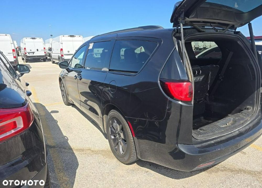 Chrysler Pacifica - 6