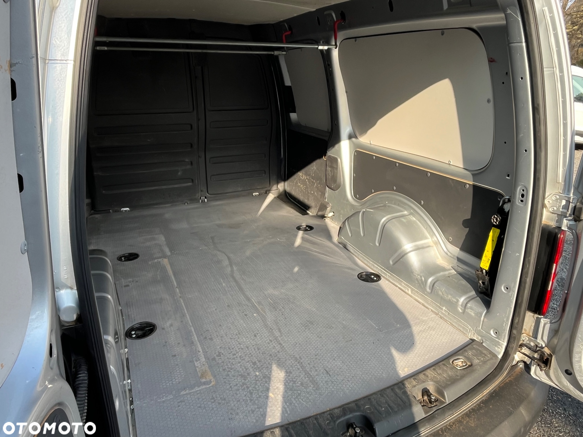 Volkswagen Caddy - 10