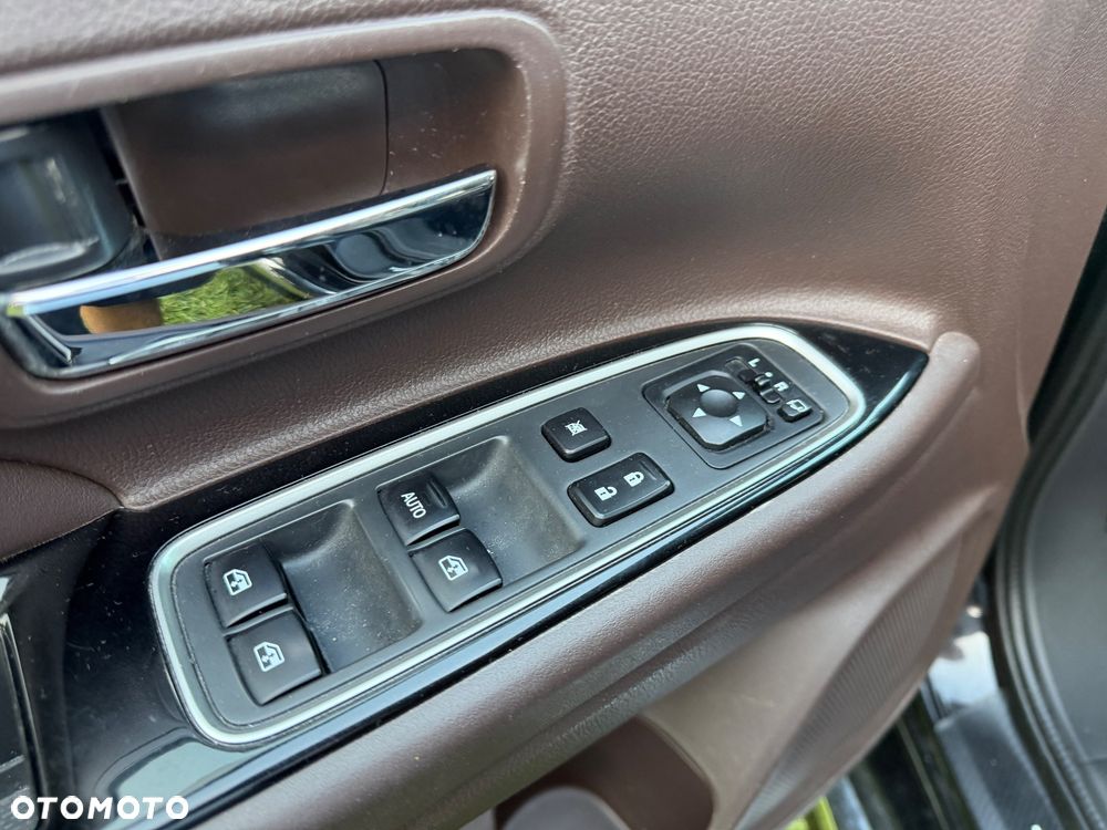 Mitsubishi Outlander Intense + - 17