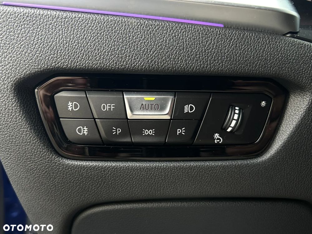 BMW Seria 3 330e - 26