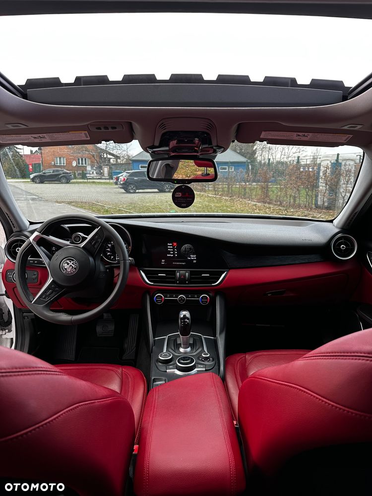 Alfa Romeo Giulia 2.0 Turbo 16V AT8 Veloce Ti - 11