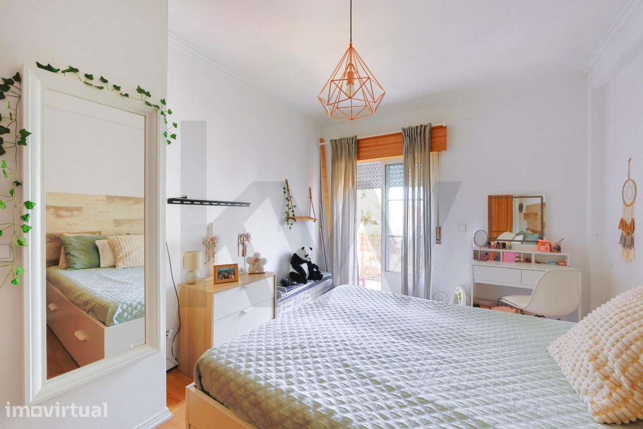 Apartamento T2 com Varandas e Excelente Exposição Solar na Quinta do C - Grande imagem: 2/19