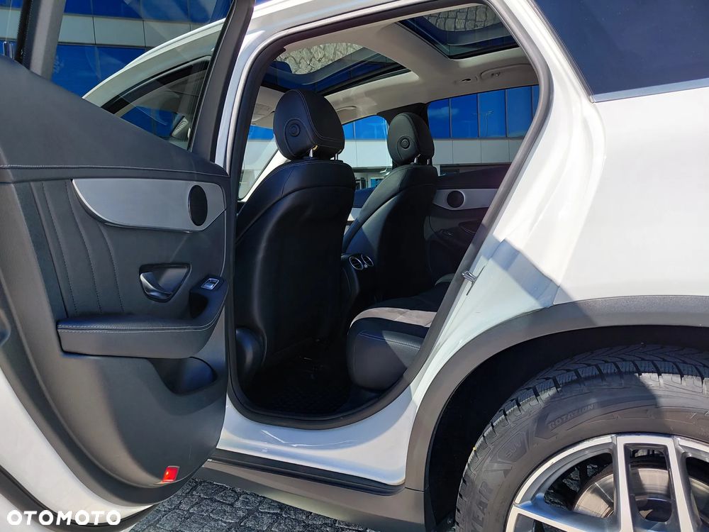 Mercedes-Benz GLC 250 4Matic 9G-TRONIC AMG Line - 30