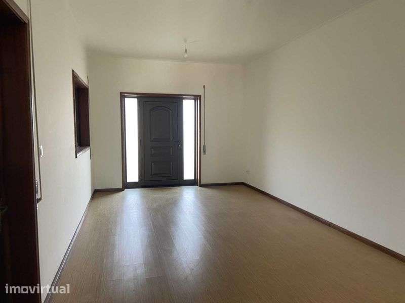 Andar Moradia p/ Arrendamento - Lourosa - Grande imagem: 2/11