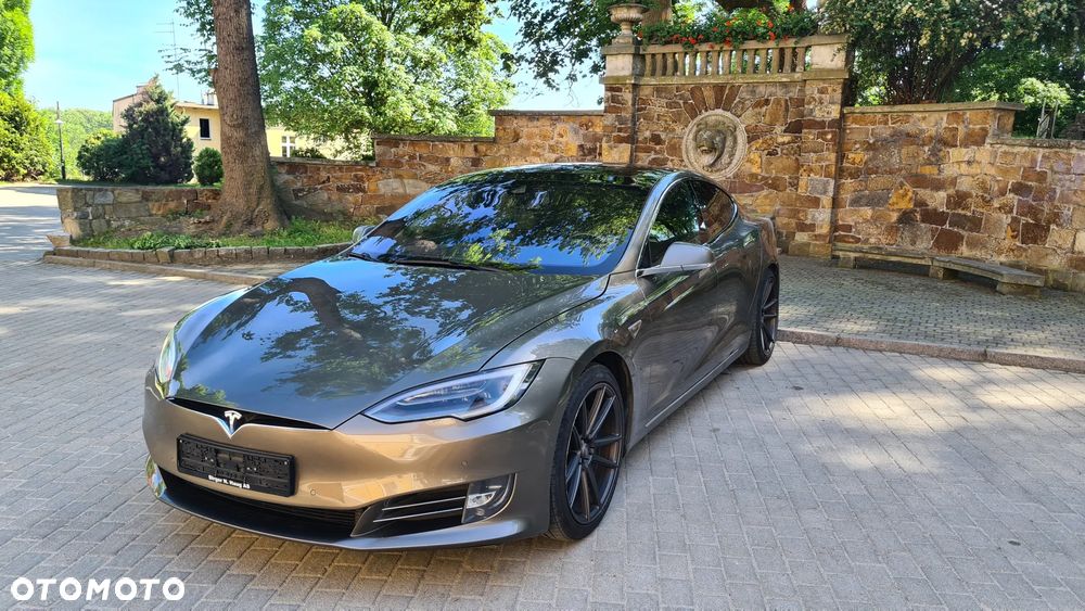 Tesla Model S - 1