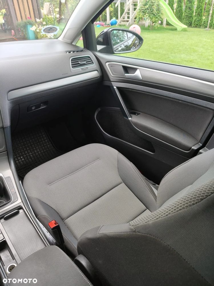 Volkswagen Golf - 22