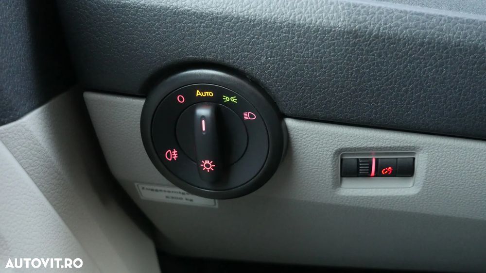 Volkswagen Caravelle - 25