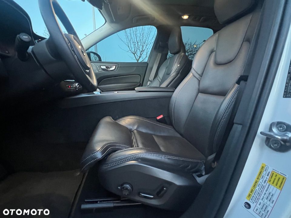 Volvo XC 60 T8 AWD Recharge Ultimate Dark - 17