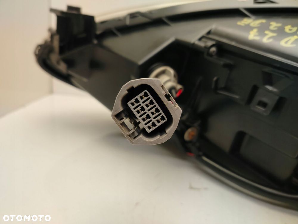 mazda 2 de 2011r reflektor lampa prawy przód prawa przednia soczewka - 5