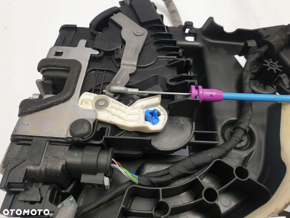 Mercedes A205 W205 ZAMEK PRZEDNICH DRZWI prawy - 11