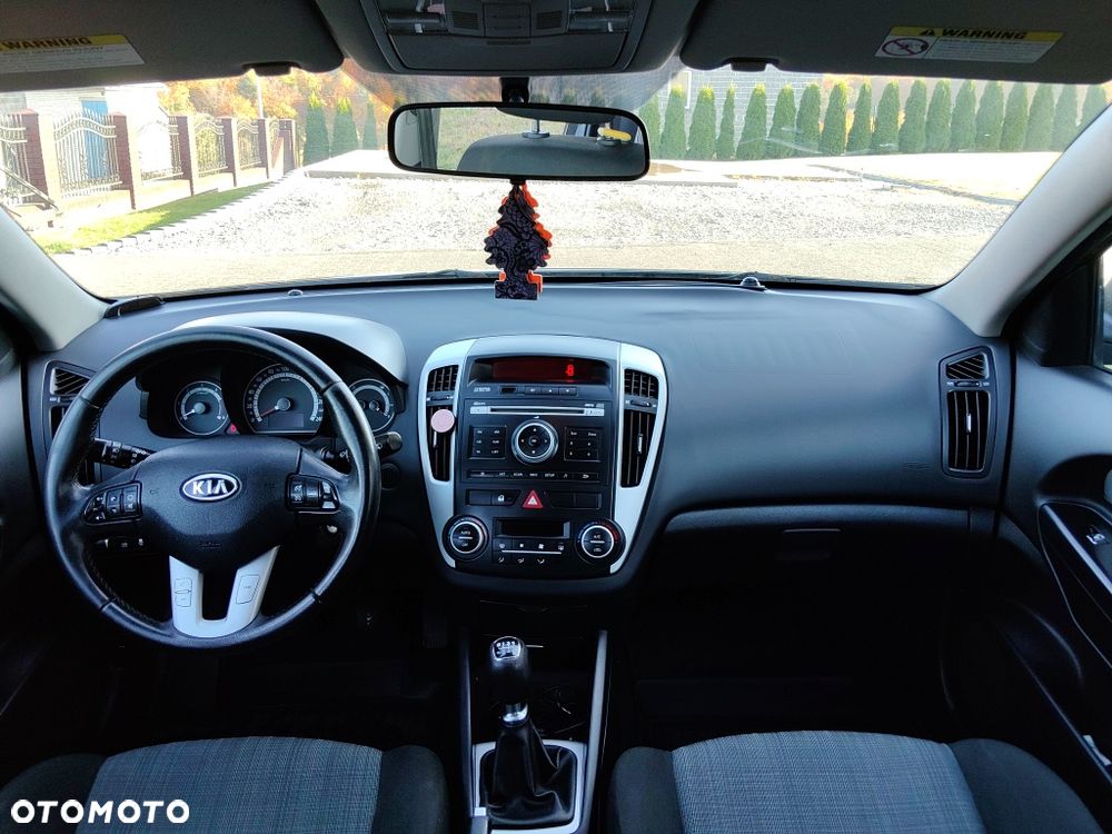 Kia Ceed - 8