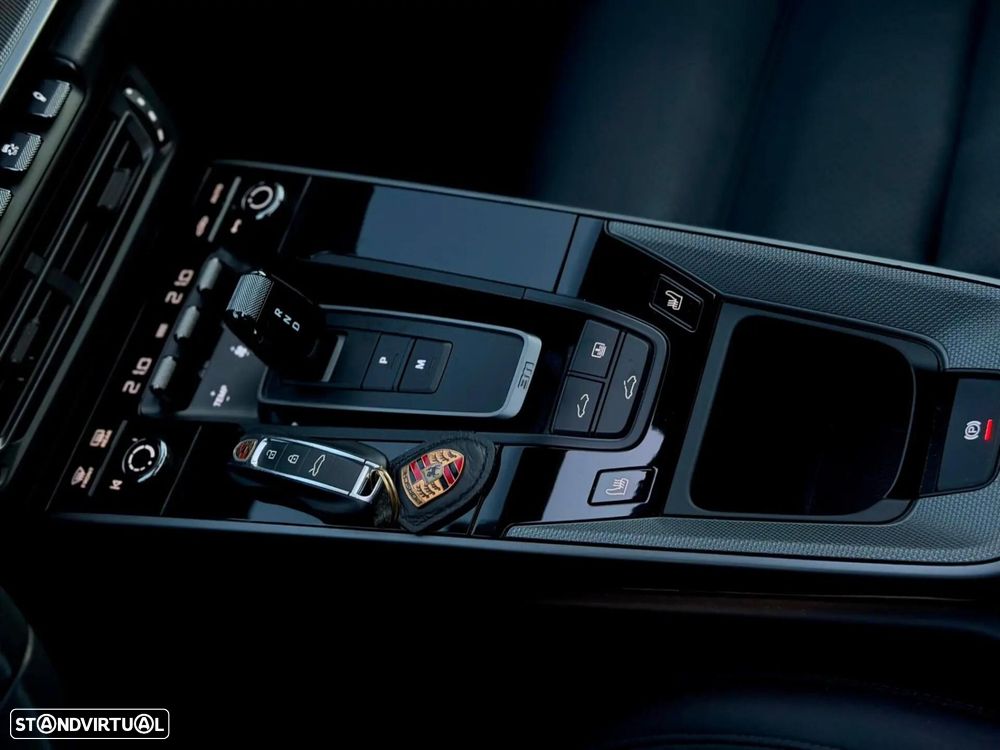 Porsche 911 (992) Carrera 4 PDK - 19