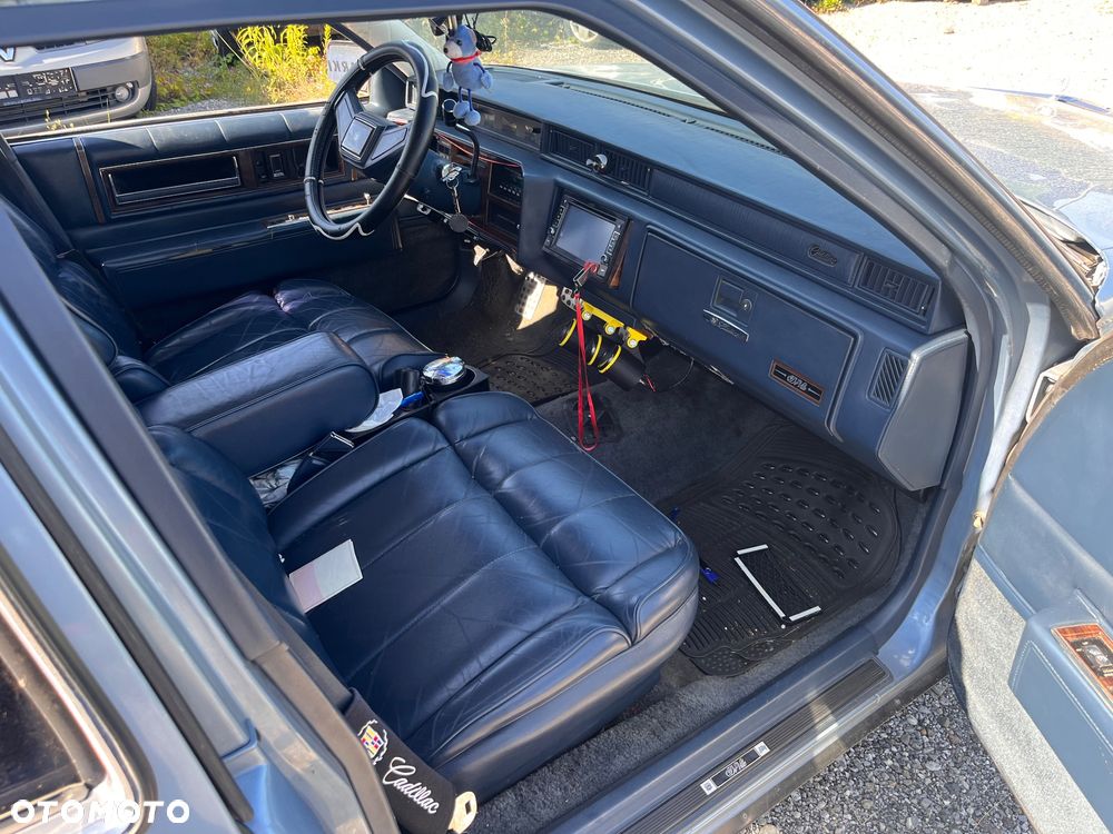 Cadillac Deville - 13