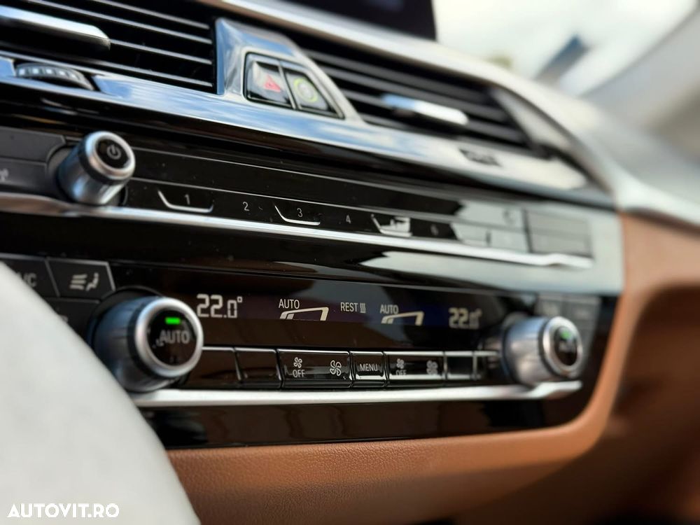 BMW Seria 5 520d Touring Aut. Luxury Line - 9