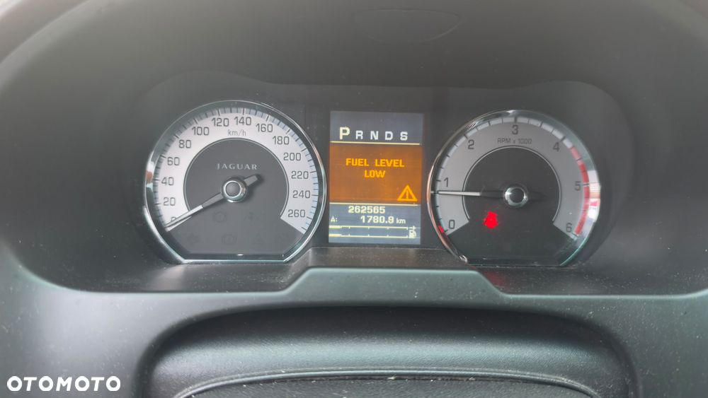 Jaguar XF 2.7 V6 D Premium Luxury - 25
