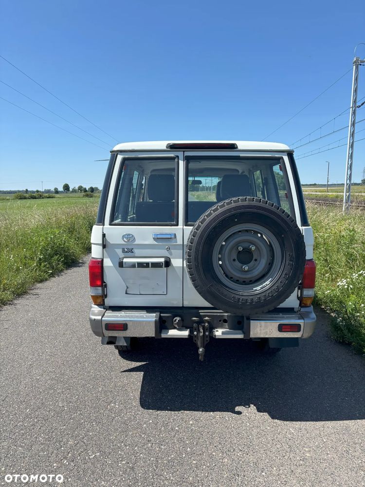 Toyota Land Cruiser - 4