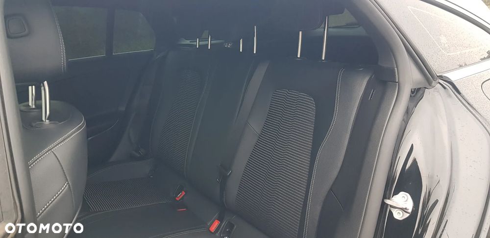 Mercedes-Benz CLA 250 e 8G-DCT AMG Line - 32