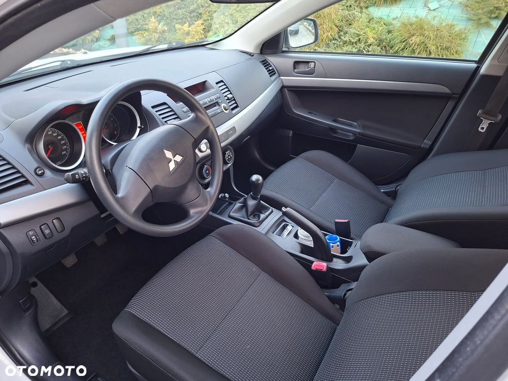 Mitsubishi Lancer - 8